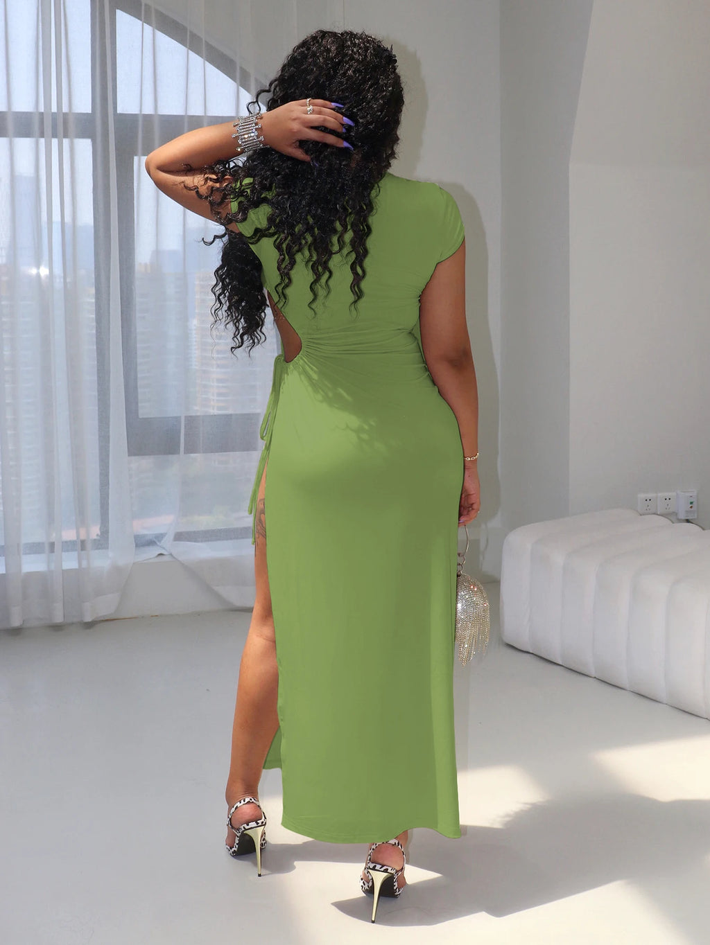 Women's waist cinching slimming, simple and versatile new fashionable solid color round neck slim fit short sleeved dress